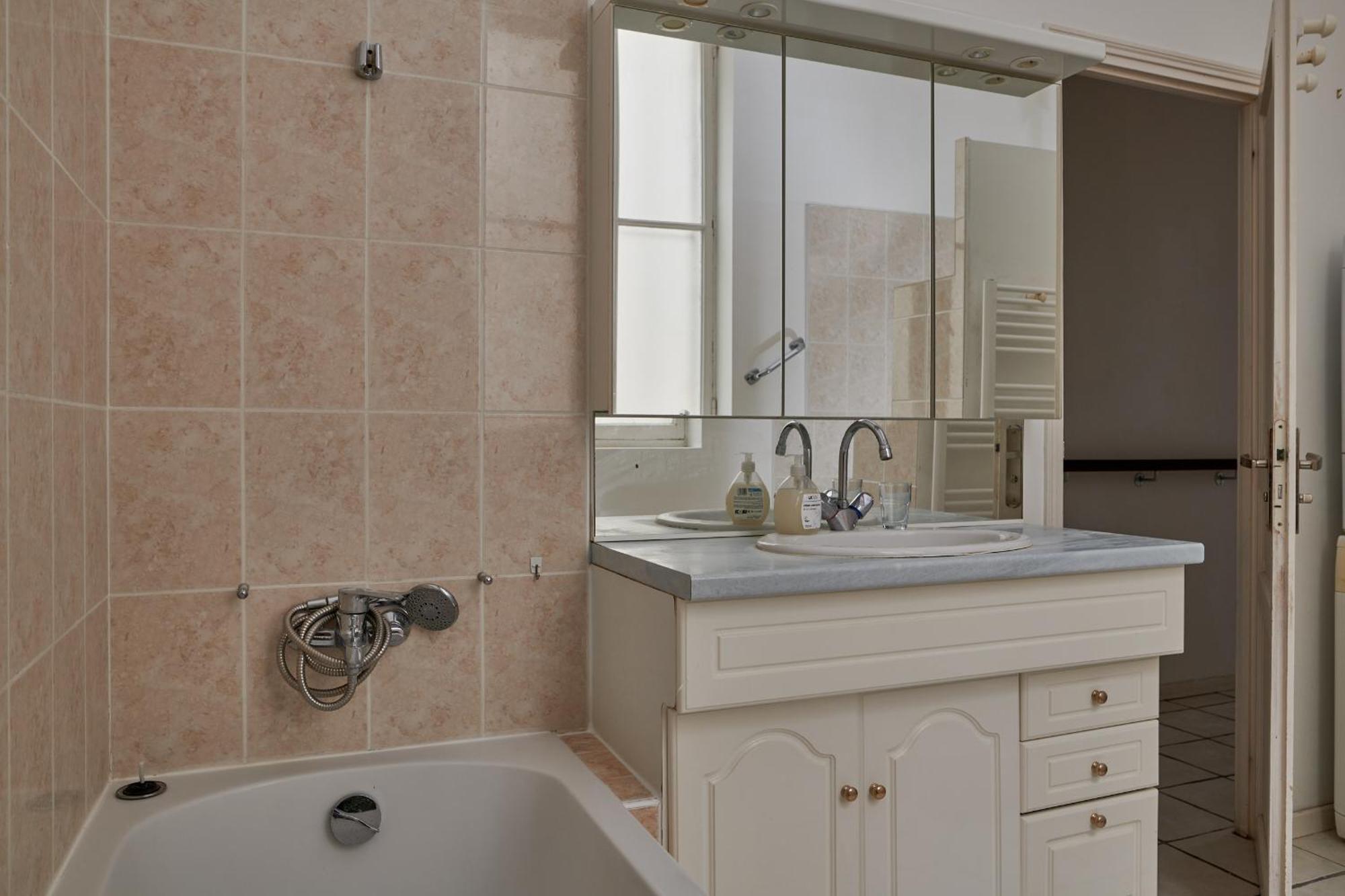Grand Appartement Au Coeur De Sete Ngoại thất bức ảnh